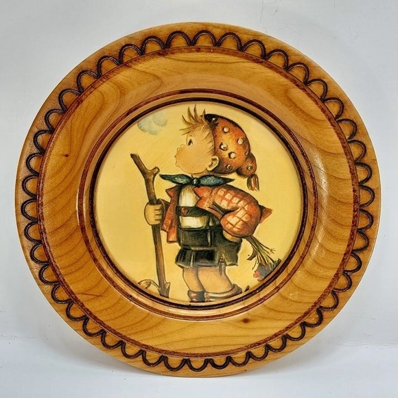 Vintage Hummel Wood Burned Round Frame Wall Hanging - Picture 2 of 8
